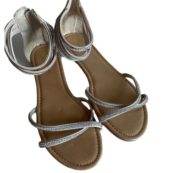 New Flat Sandals with Sparkle! Size 8 - Picture 1 of 5